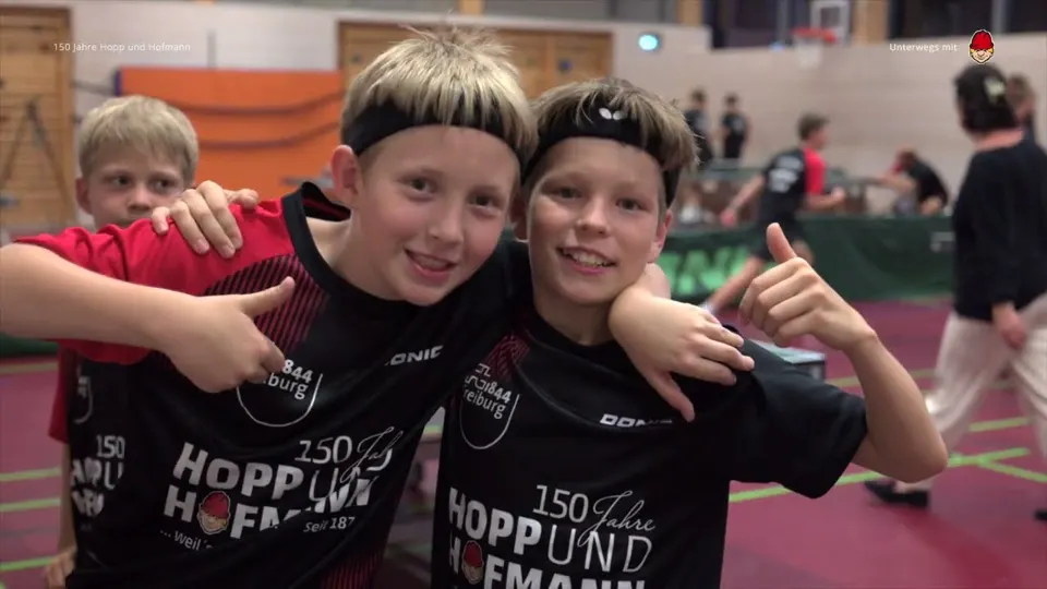 Trikot-Übergabe an die Tischtennisabteilung FT Freiburg