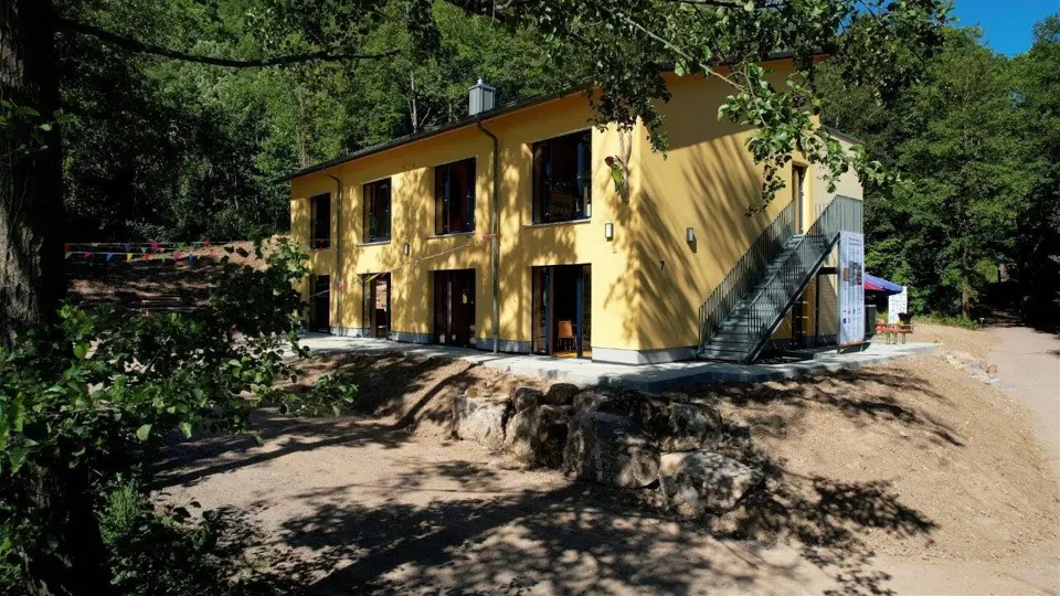 Ein Blick ins Strohballenhaus am Kaiserbach - Einweihung Teil 2